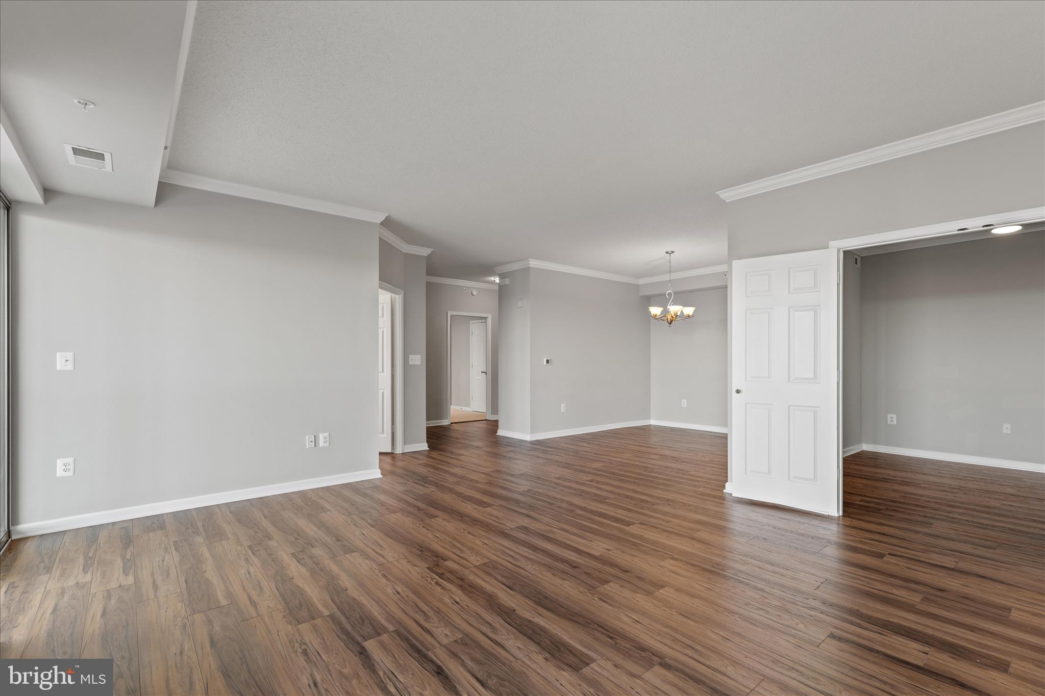 19355 Cypress Ridge Terrace, Unit 612 Leesburg, VA 20176 - Photo 13 of 64 Open and airy