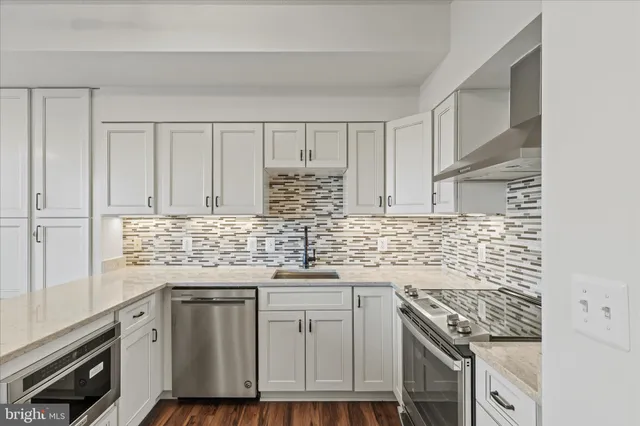 $575,000 | 19355 Cypress Ridge Terrace, Unit 612, Leesburg, VA 20176