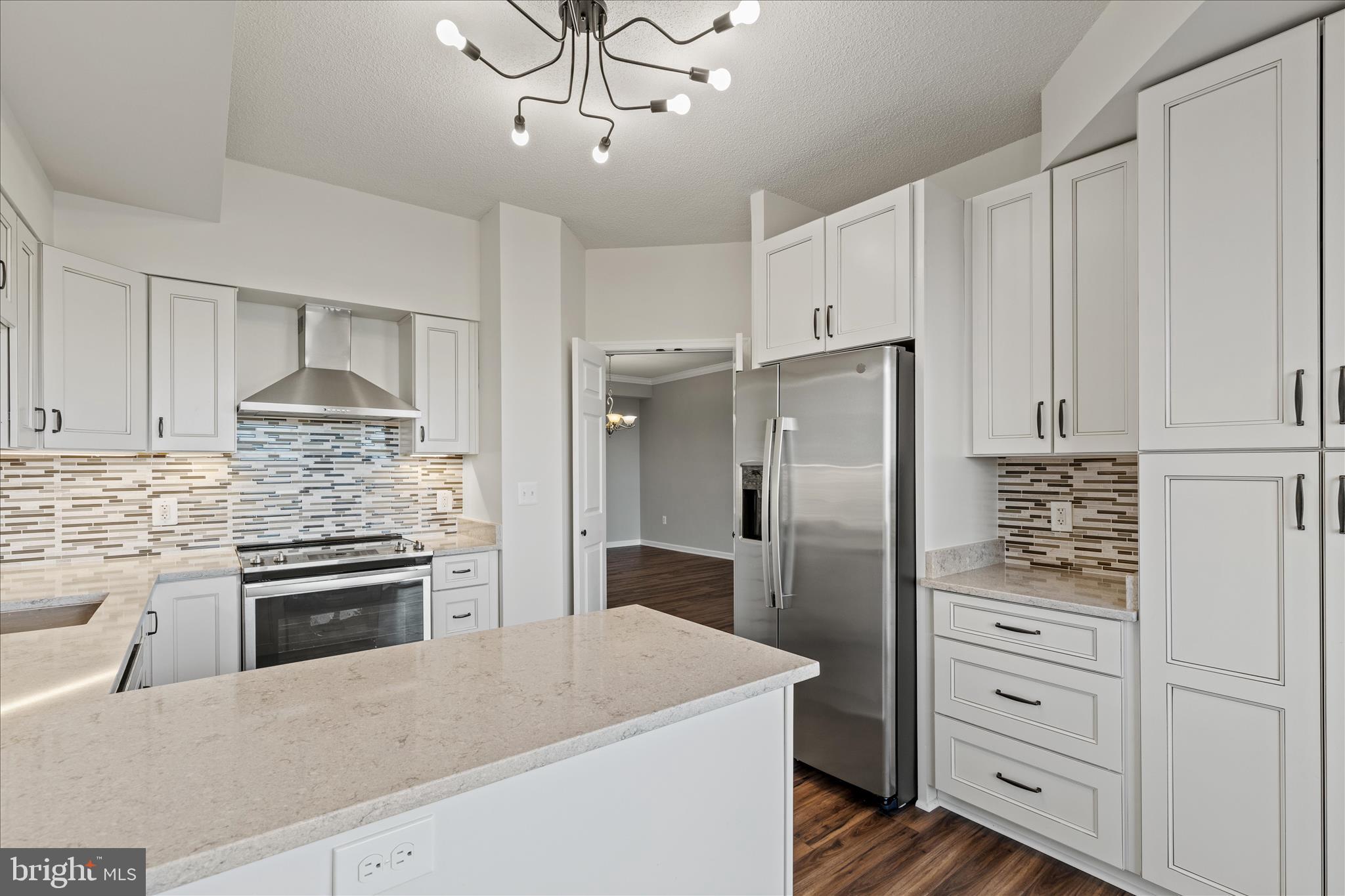 19355 Cypress Ridge Terrace, Unit 612 Leesburg, VA 20176 - Photo 18 of 64 Beautifully updated kitchen