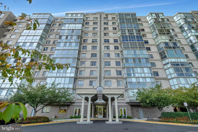 $575,000 | 19355 Cypress Ridge Terrace, Unit 612, Leesburg, VA 20176