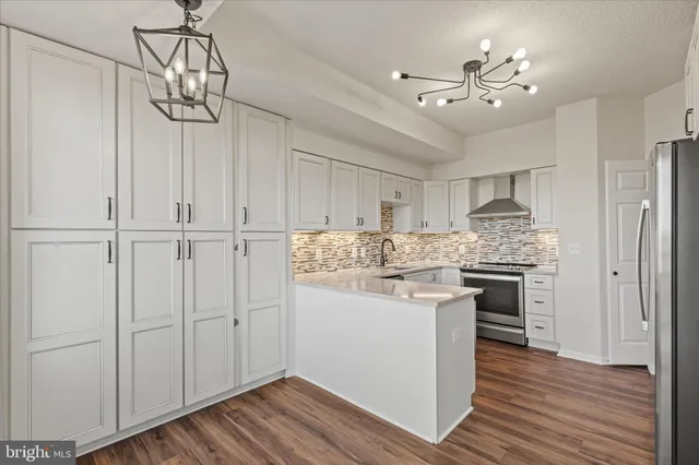 $575,000 | 19355 Cypress Ridge Terrace, Unit 612, Leesburg, VA 20176