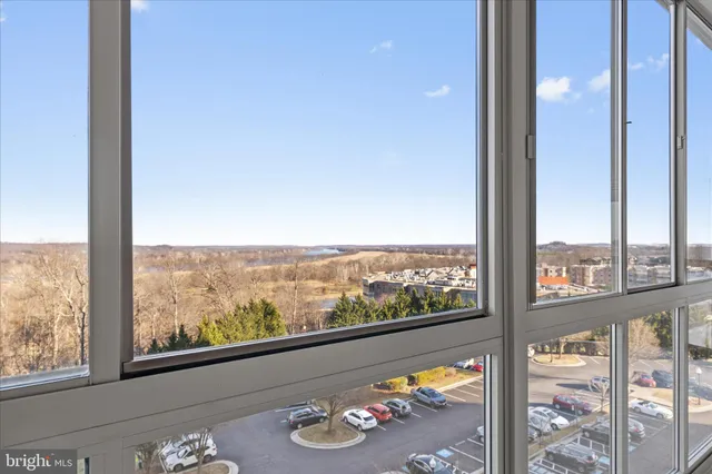 $575,000 | 19355 Cypress Ridge Terrace, Unit 612, Leesburg, VA 20176