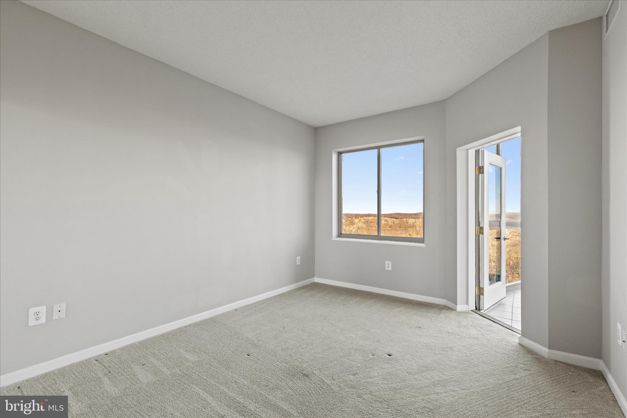 19355 Cypress Ridge Terrace, Unit 612 Leesburg, VA 20176 - Photo 26 of 65 a view of an empty room with a window