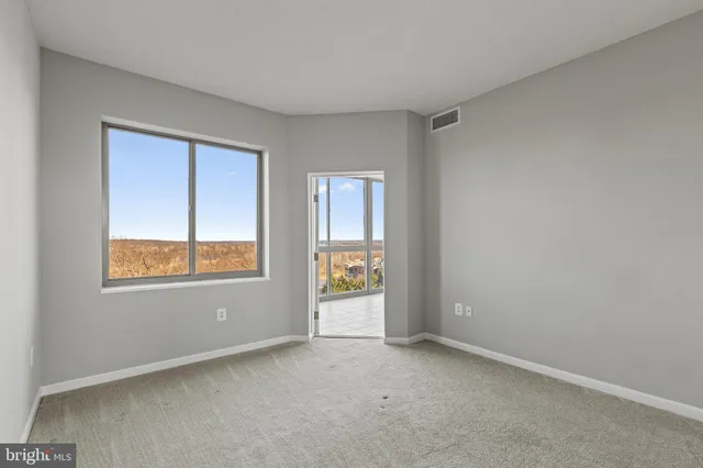 $575,000 | 19355 Cypress Ridge Terrace, Unit 612, Leesburg, VA 20176