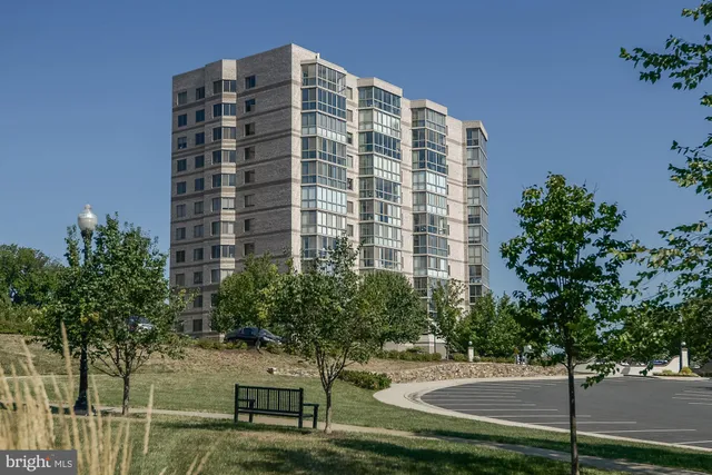 $575,000 | 19355 Cypress Ridge Terrace, Unit 612, Leesburg, VA 20176