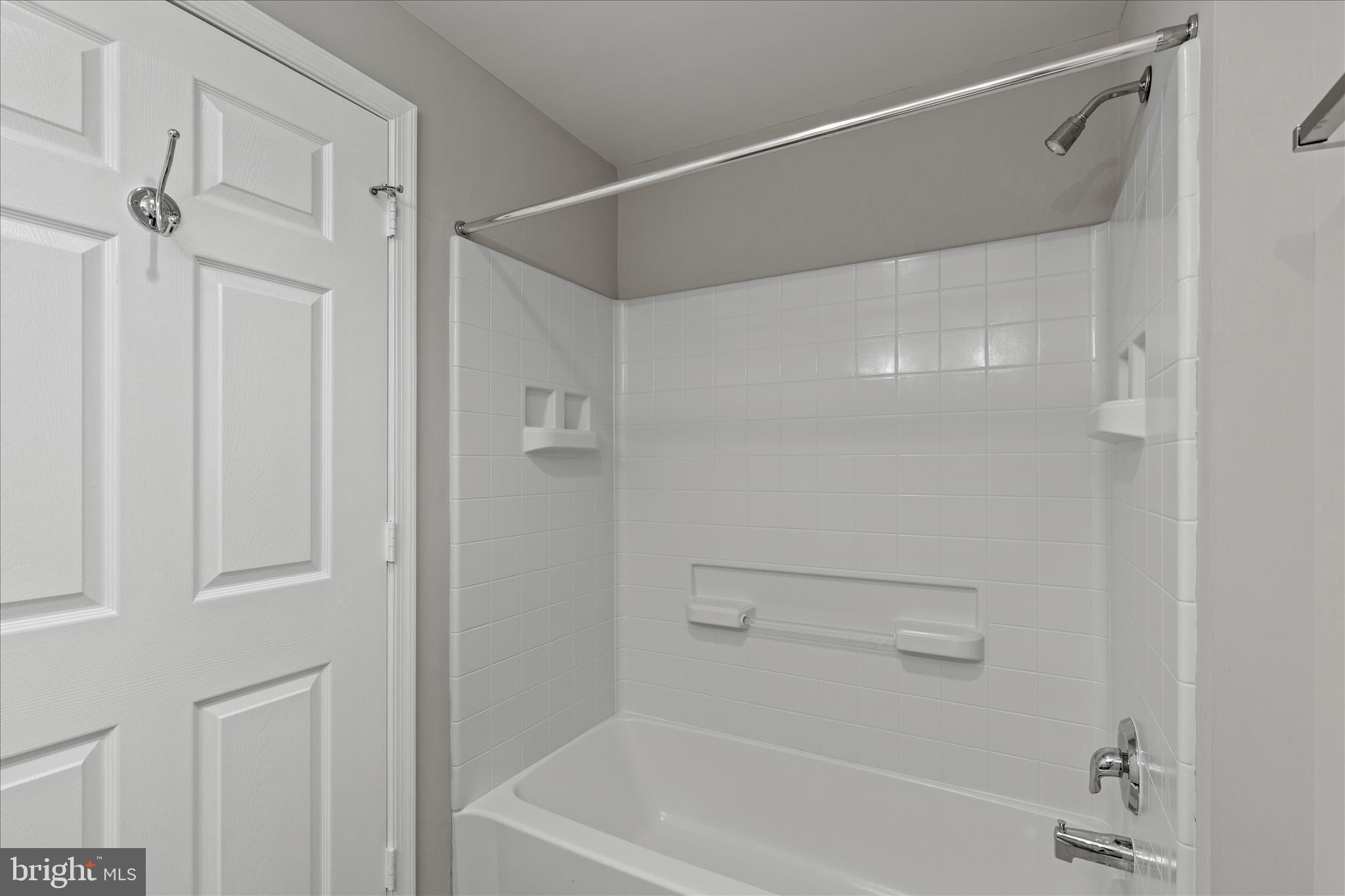 19355 Cypress Ridge Terrace, Unit 612 Leesburg, VA 20176 - Photo 30 of 64 Bathroom #2