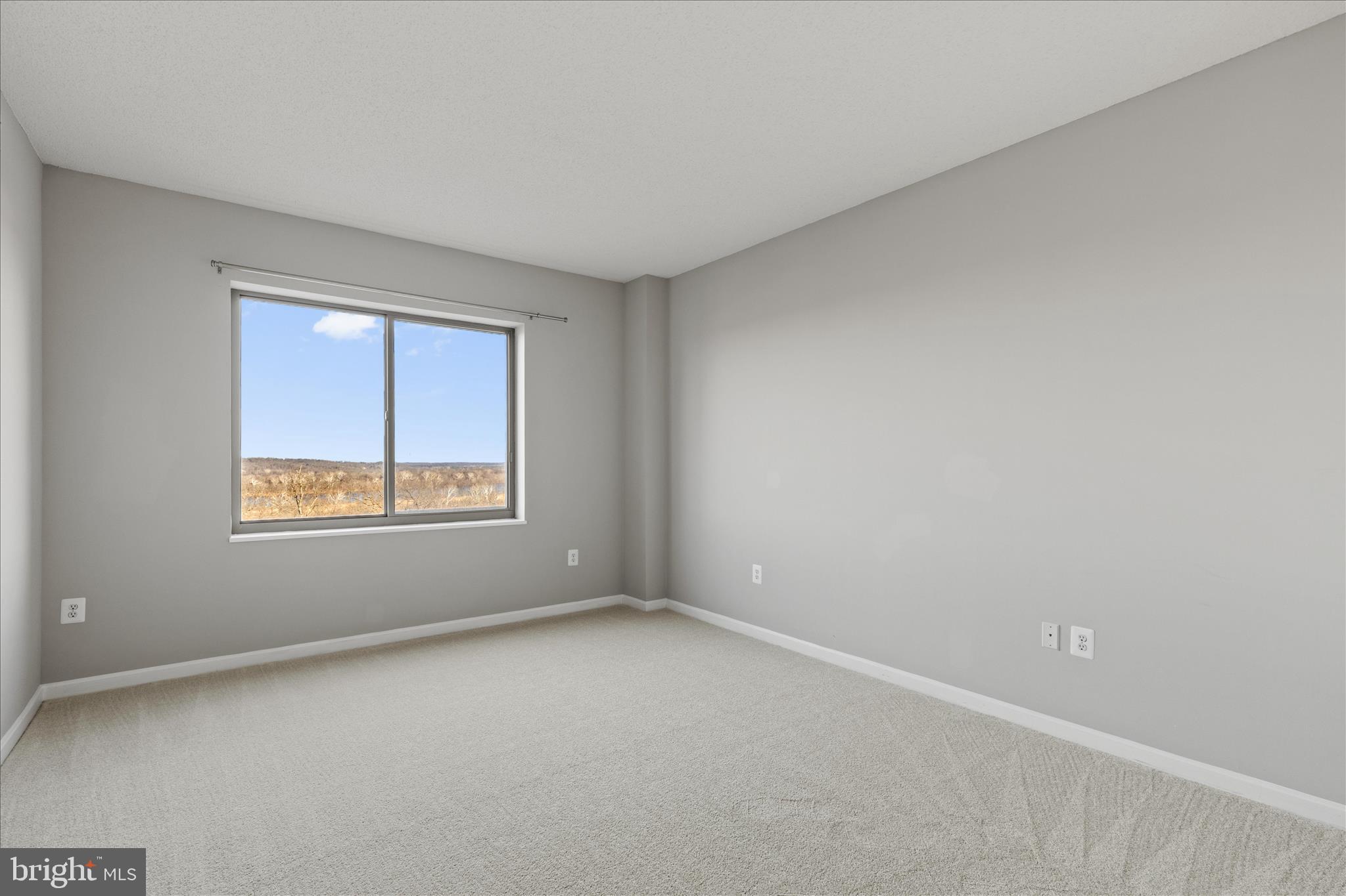 19355 Cypress Ridge Terrace, Unit 612 Leesburg, VA 20176 - Photo 33 of 64 Primary Bedroom