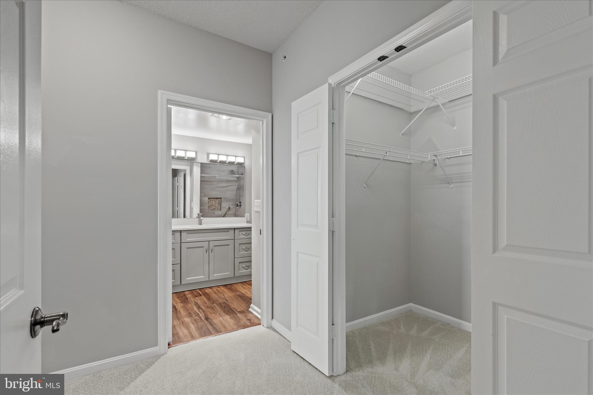 19355 Cypress Ridge Terrace, Unit 612 Leesburg, VA 20176 - Photo 36 of 65 a bathroom with a shower and tub