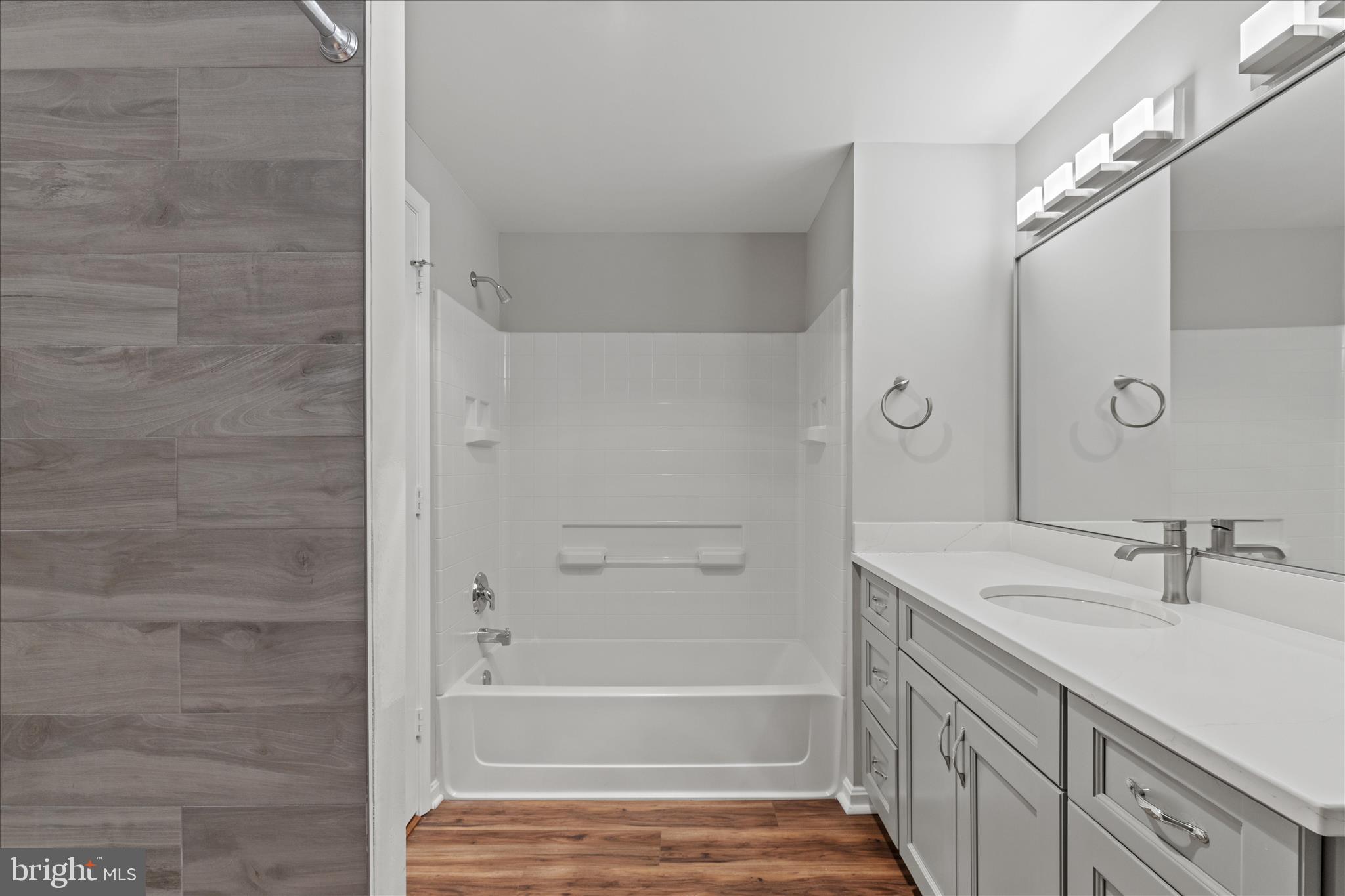 19355 Cypress Ridge Terrace, Unit 612 Leesburg, VA 20176 - Photo 37 of 64 Primary Bathroom