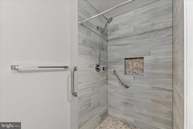 $575,000 | 19355 Cypress Ridge Terrace, Unit 612, Leesburg, VA 20176