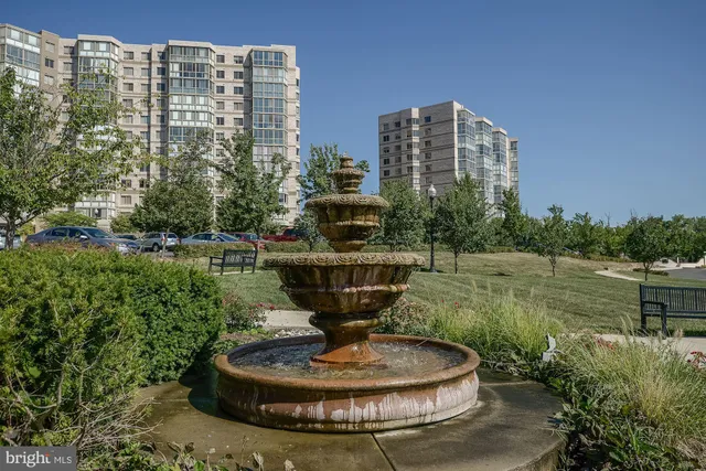 $575,000 | 19355 Cypress Ridge Terrace, Unit 612, Leesburg, VA 20176