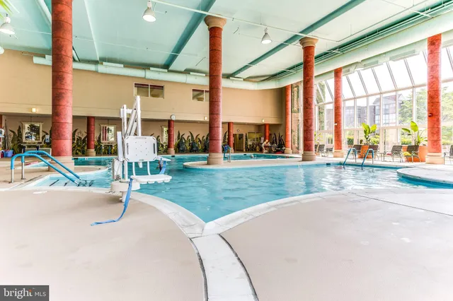 $575,000 | 19355 Cypress Ridge Terrace, Unit 612, Leesburg, VA 20176