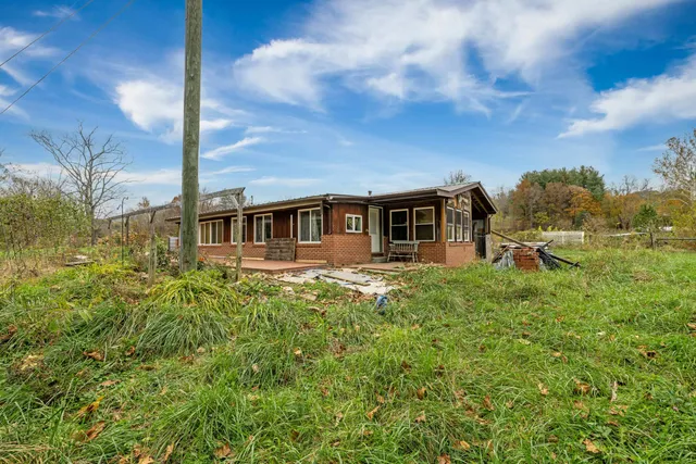 a view of a house with a backyard