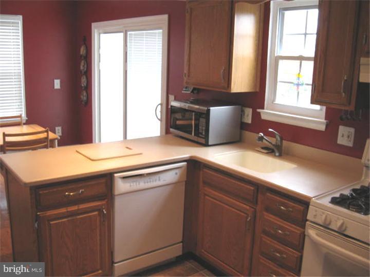 107 Lafayette Drive Swedesboro, NJ 08085 - Photo 3 of 21