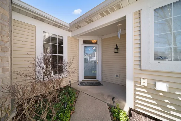 $395,000 | 2370 Carillon Drive, Grayslake, IL 60030