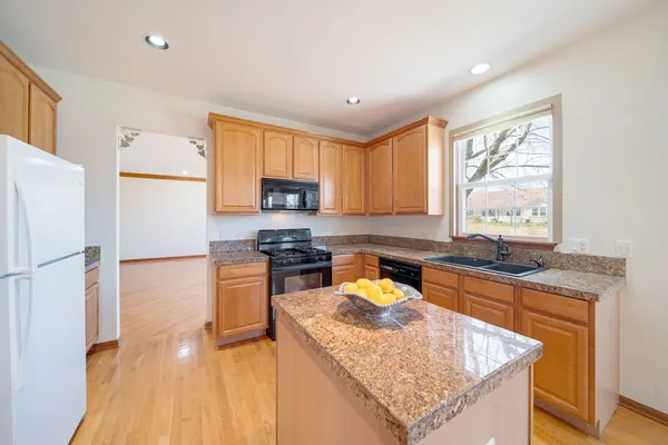 $395,000 | 2370 Carillon Drive, Grayslake, IL 60030