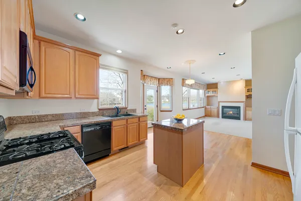 $395,000 | 2370 Carillon Drive, Grayslake, IL 60030