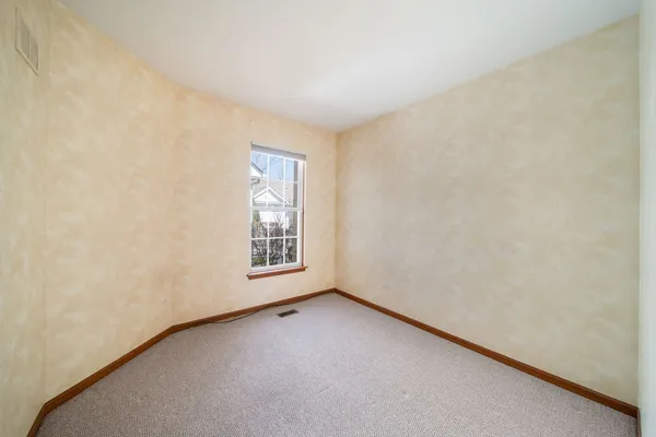$395,000 | 2370 Carillon Drive, Grayslake, IL 60030