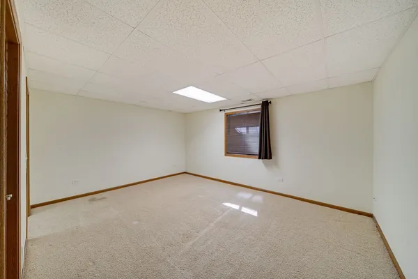 $395,000 | 2370 Carillon Drive, Grayslake, IL 60030