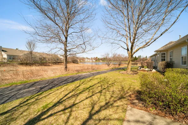 $395,000 | 2370 Carillon Drive, Grayslake, IL 60030