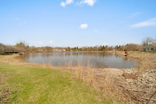 $395,000 | 2370 Carillon Drive, Grayslake, IL 60030