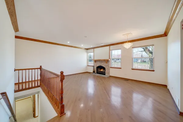 $395,000 | 2370 Carillon Drive, Grayslake, IL 60030