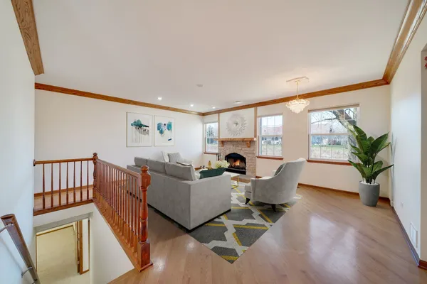 $395,000 | 2370 Carillon Drive, Grayslake, IL 60030