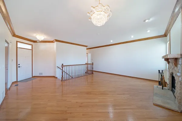 $395,000 | 2370 Carillon Drive, Grayslake, IL 60030