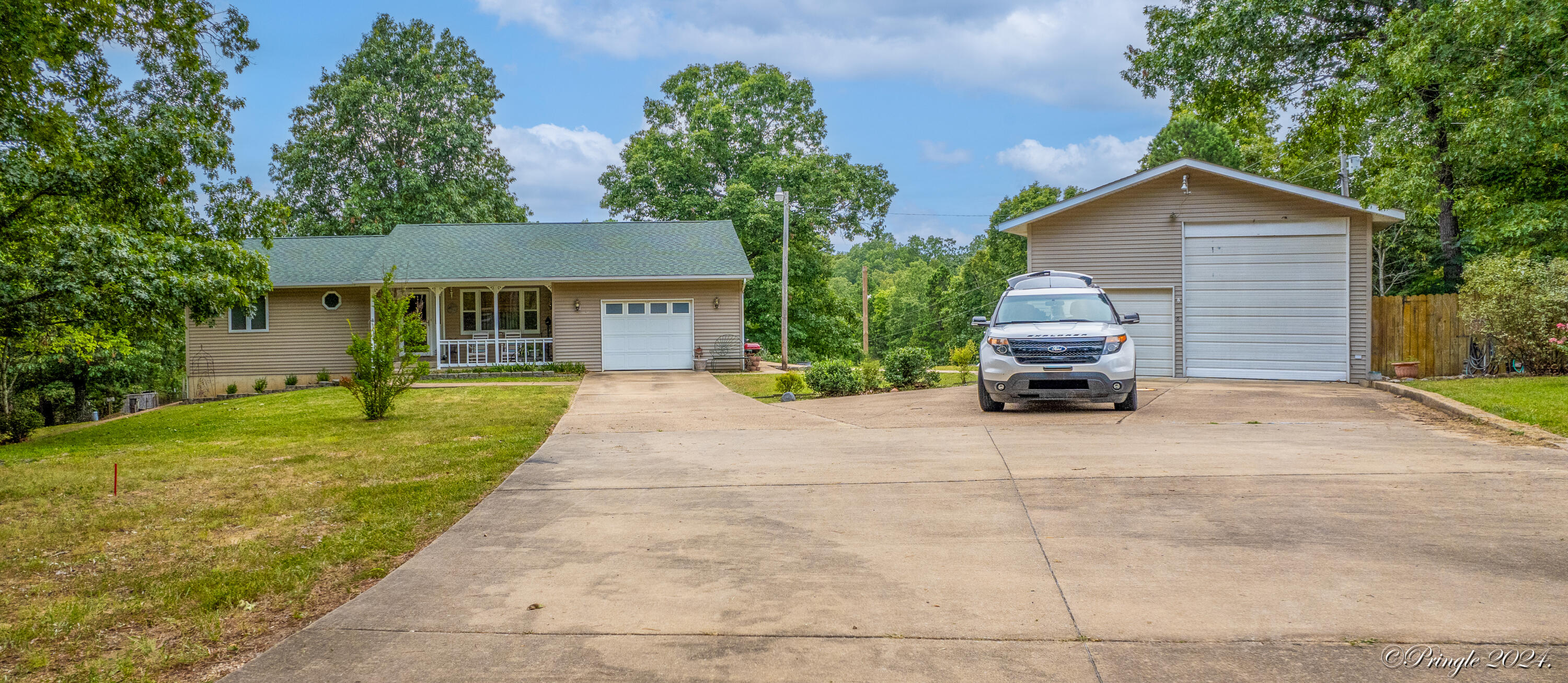 439 State Rte HH Willow Springs, MO 65793 - Photo 1 of 1 Home & Shop