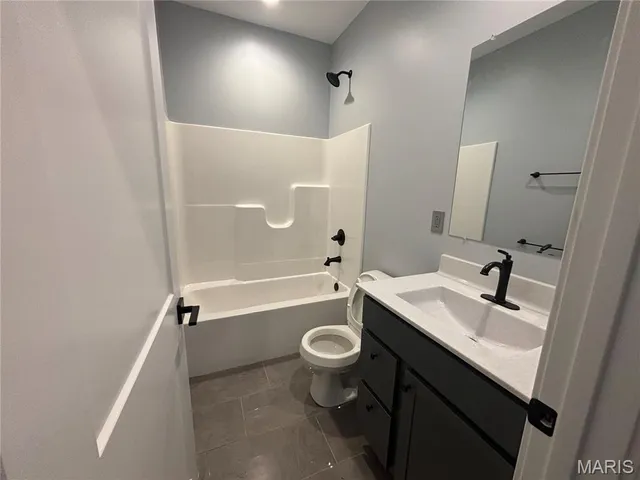 $460,000 | 55820 Lone Cedar Trail, New London, MO 63459