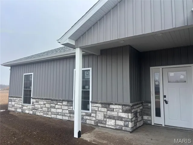 $460,000 | 55820 Lone Cedar Trail, New London, MO 63459