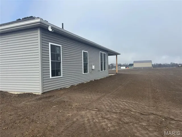 $460,000 | 55820 Lone Cedar Trail, New London, MO 63459