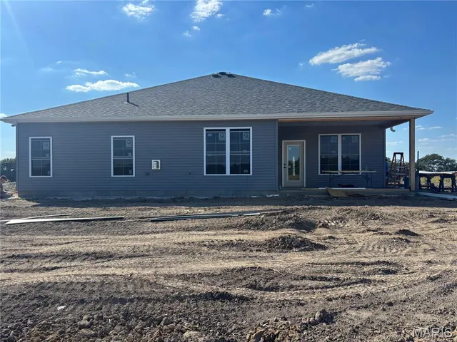 $460,000 | 55820 Lone Cedar Trail, New London, MO 63459