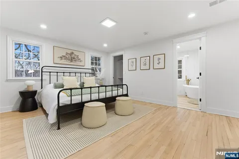 $899,000 | 33 East Lincoln Street, Verona, NJ 07044