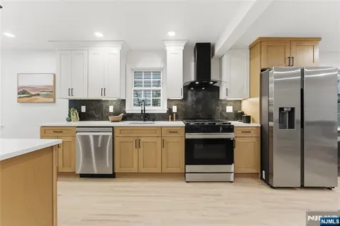 $899,000 | 33 East Lincoln Street, Verona, NJ 07044