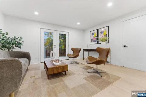 $899,000 | 33 East Lincoln Street, Verona, NJ 07044