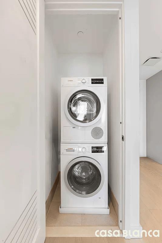 3 Court Square, Unit 1810 Queens, NY 11101 - Photo 6 of 16