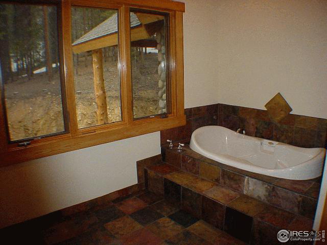 3761 Gamble Gulch Road Black Hawk, CO 80422 - Photo 8 of 11 JacuzziTub