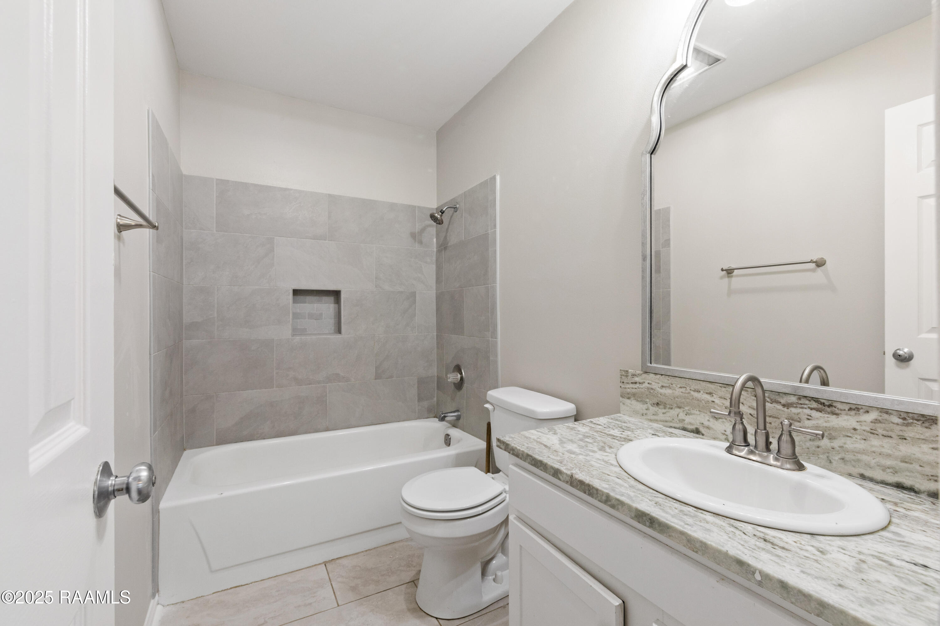 701 South College Road, Unit 303 Lafayette, LA 70503 - Photo 13 of 15 701SCollege303-36