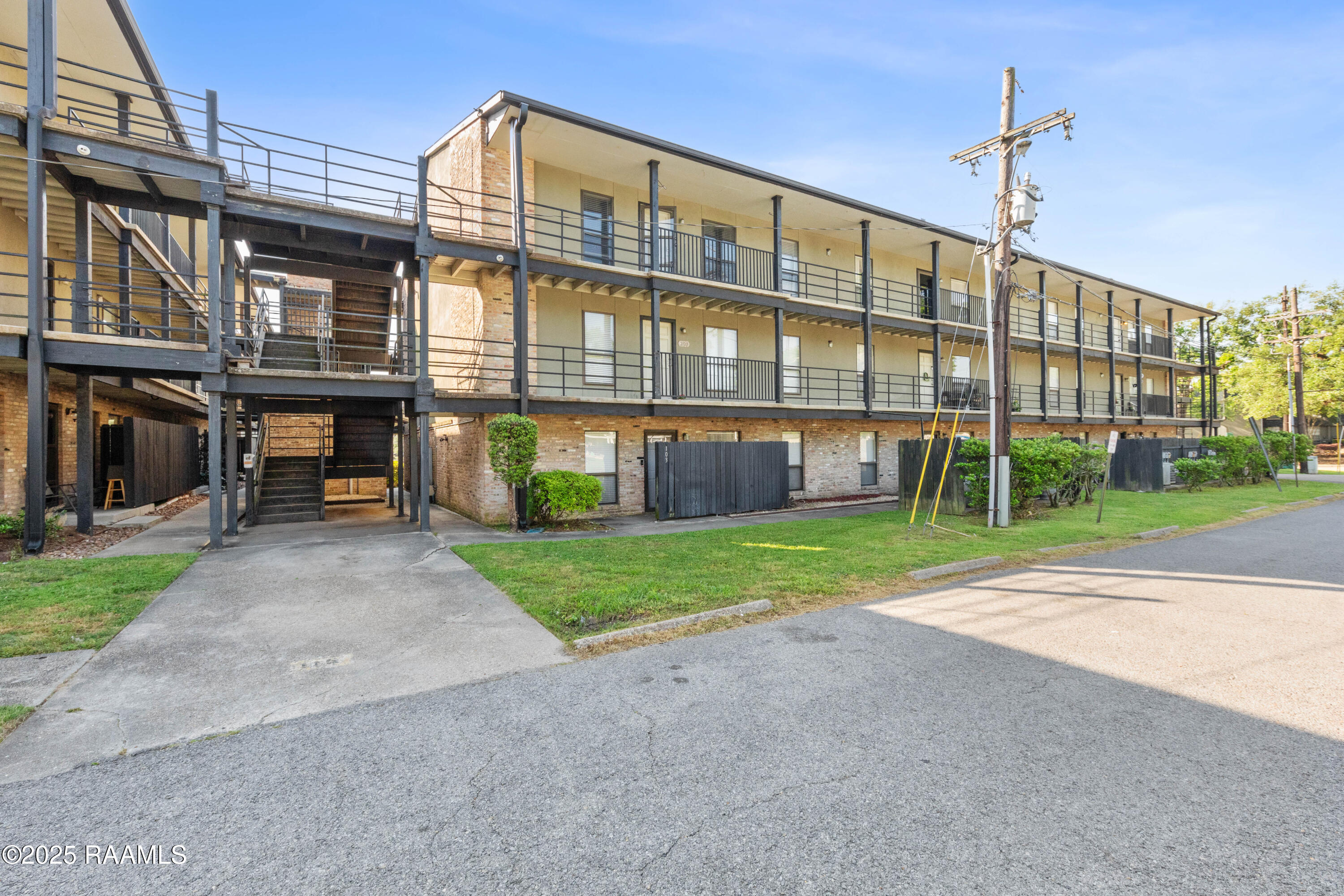 701 South College Road, Unit 303 Lafayette, LA 70503 - Photo 2 of 15 701SCollege303-1