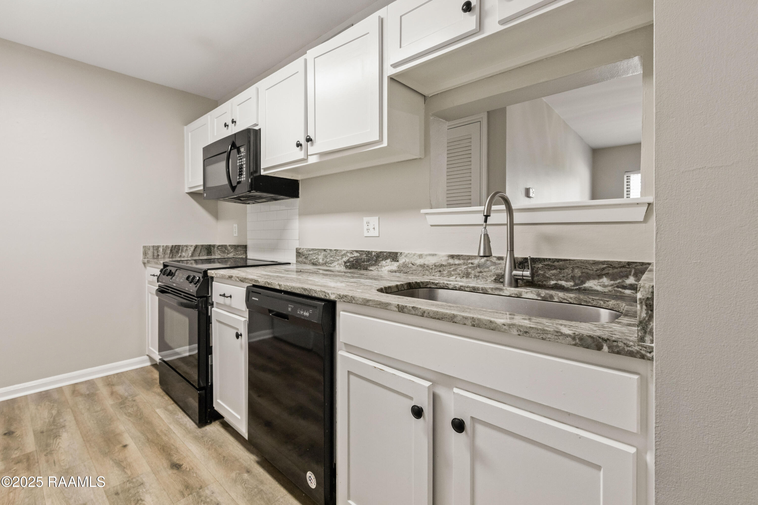 701 South College Road, Unit 303 Lafayette, LA 70503 - Photo 9 of 15 701SCollege303-27