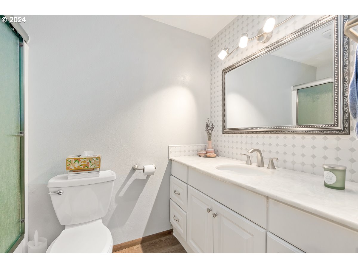 54638 Reid Road Scappoose, OR 97056 - Photo 20 of 48 Bathroom