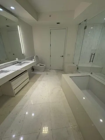 $4,990,000 | 18555 Collins Avenue, Unit 2905, Sunny Isles Beach, FL 33160