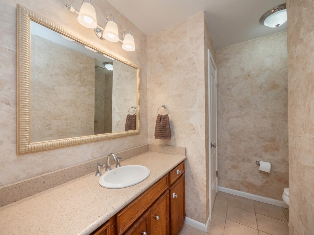 1822 Rowe Loop Pflugerville, TX 78660 - Photo 20 of 40 a bathroom with a sink double vanity and a mirror