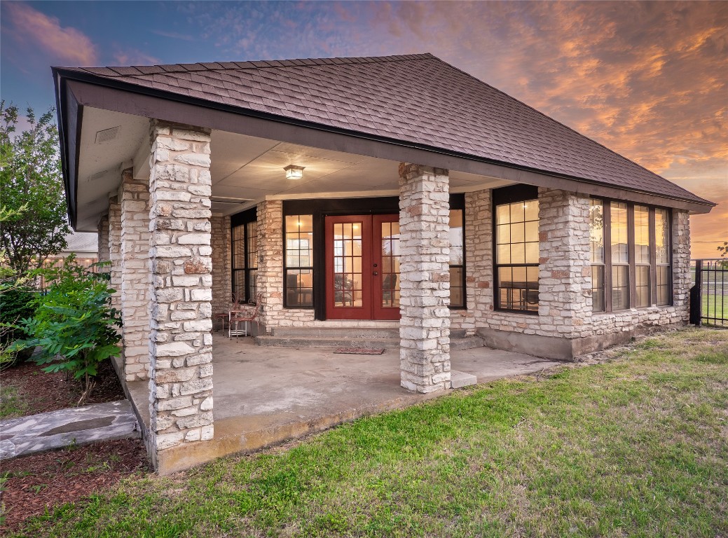 1822 Rowe Loop Pflugerville, TX 78660 - Photo 33 of 40 a front view of a house with a garden