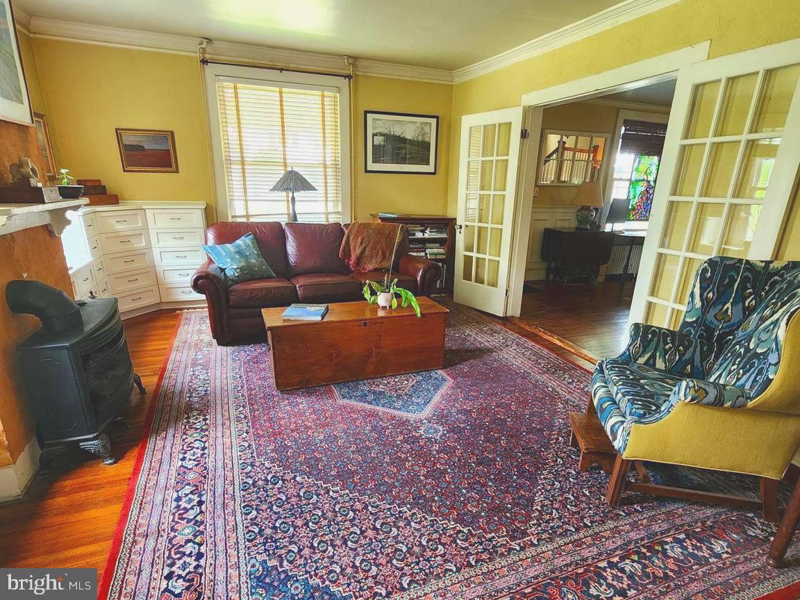 101 Washington Street Berlin, MD 21811 - Photo 5 of 22 a living room with furniture rug and wooden floor