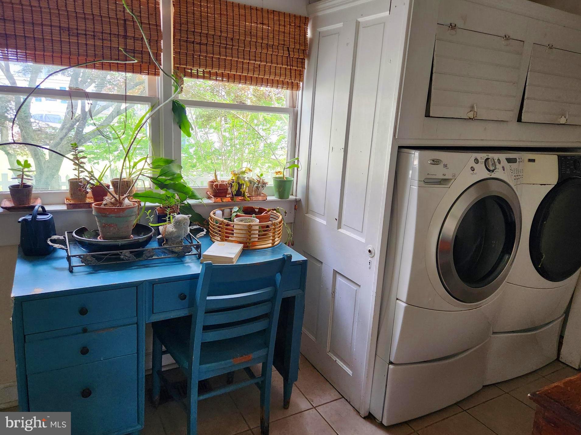 101 Washington Street Berlin, MD 21811 - Photo 8 of 22 a room with wooden floor and furniture