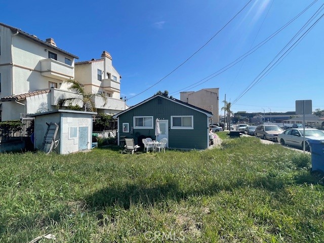 172 North 13th Street Grover Beach, CA 93433 - Photo 4 of 5 a front view of a house with garden