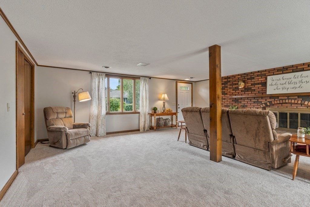 183 Basil Road Chicopee, MA 01020 - Photo 15 of 39