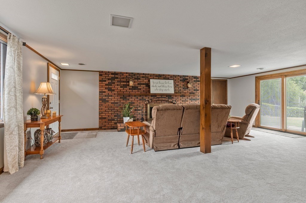 183 Basil Road Chicopee, MA 01020 - Photo 16 of 39